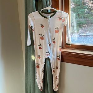 Kyte baby zipper footie persimmon print. 6-12 months